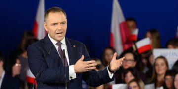 Poland moves to strip Ukrainian migrants of privileges