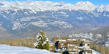 Sparkler candles blamed for deadly fire at Swiss ski resort (GRAPHIC VIDEOS)