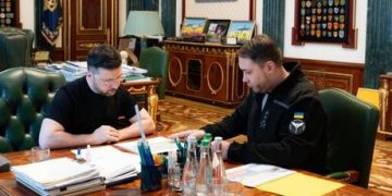 Ukrainian lawmakers defy Zelensky over bid to oust security chief