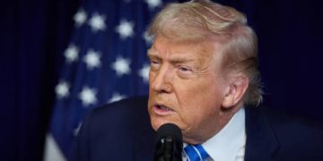 Iran threatens to target US bases in Middle East in response to potential intervention