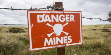 Poland to produce landmines, abandoning treaty