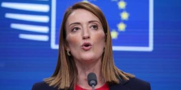 Gulf states urging US against Iran strikes – WSJ