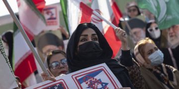 Trump urges Iranians to ‘take over institutions’