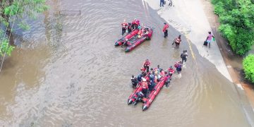 Regional bloc deploys emergency team to flood-hit Mozambique (PHOTOS)