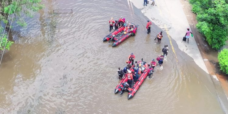 Regional bloc deploys emergency team to flood-hit Mozambique (PHOTOS)