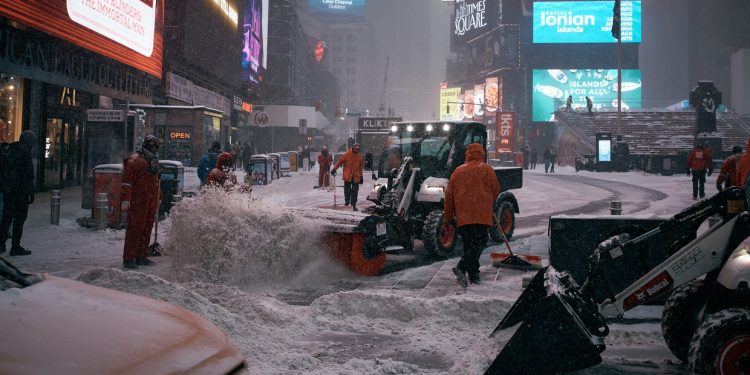 Death toll rises as winter storm hammers US