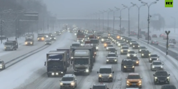 Moscow braves record snowfall (PHOTOS, VIDEOS)
