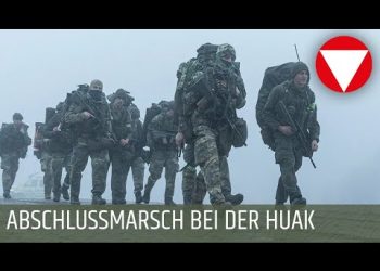 Abschlussmarsch bei der Kaderanwärterausbildung 3