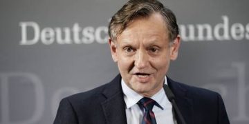 Nuclear weapons no longer taboo for Germany – Russian envoy