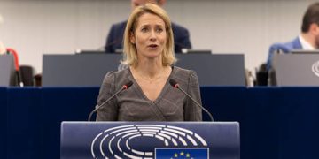 France wants EU to talk to Russia