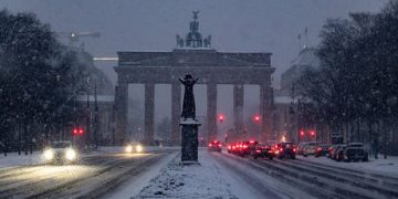 German defense chief gives pep talk on ‘happy farts’