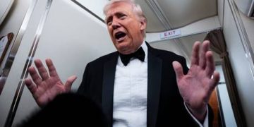 Trump ‘jokes’ about adding three new US states