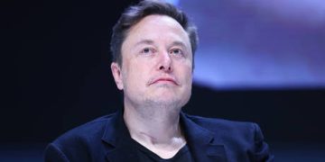 Musk becomes richest person in history