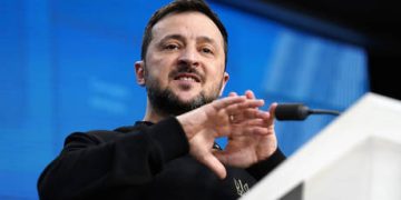 Western leaders following Zelensky around like ‘nannies’ – Hungarian foreign minister