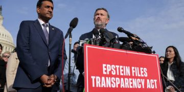 Former Trump strategist defends ties with Epstein