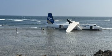 Passenger plane makes emergency water landing in Somalia (PHOTO/VIDEO)