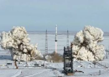 SpaceX Dragon spacecraft docks at ISS (VIDEO)