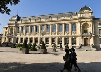 Masked thieves snatch million-dollar paintings from Italian museum