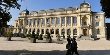 Masked thieves snatch million-dollar paintings from Italian museum