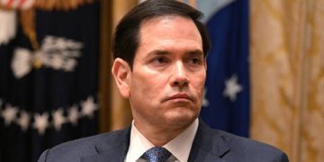 German media tycoon to buy out conservative UK newspaper