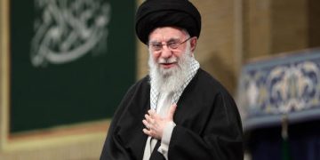 Middle East travel chaos strands hundreds of thousands (VIDEOS)