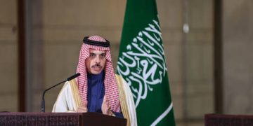 Saudi Arabia expels Iranian diplomats