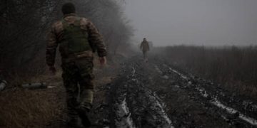 Ukrainian press gang backs off after American intervenes (VIDEO)