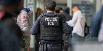ICE airport deployment ‘test run’ for 2026 elections – ex‑Trump strategist