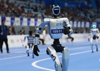 Chinese robot smashes human world half-marathon record (VIDEO)