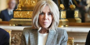 Trump trolls Macron over ‘slap’ from wife (VIDEO)