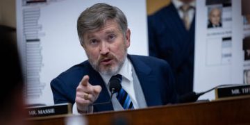 Scaramucci slams Trump’s war council of one (VIDEO)