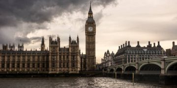 ‘Watershed moment’ as UK healthy life expectancy plunges – study