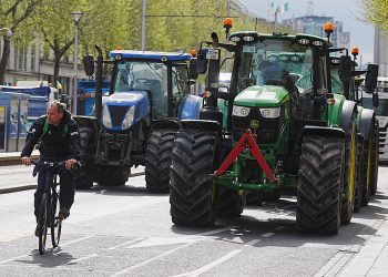 Ireland deploys army to clear fuel protests