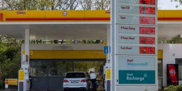 EU quietly ramps up Russian LNG imports despite ban plans – FT