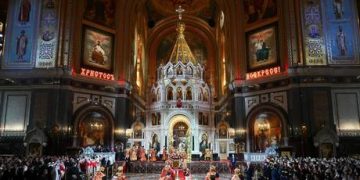 Roscosmos delivers Holy Fire from Jerusalem to Moscow (VIDEOS)