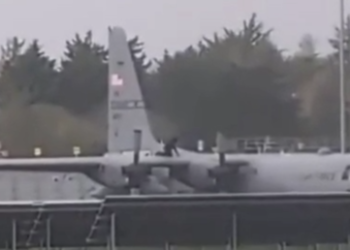 Major fire erupts at UK base used for US bombers (VIDEOS)
