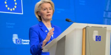 EU will dole out money for Ukraine regardless of Hungarian election outcome – Kremlin