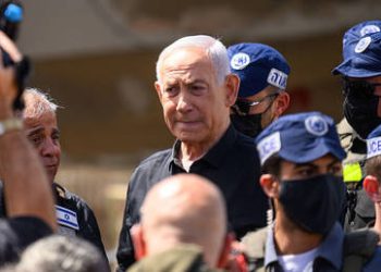 Former Israeli PMs unite against Netanyahu