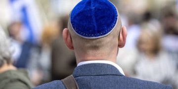 Israeli police seize Hungarian flag thinking it’s Palestinian – Haaretz