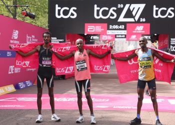 Kenyan breaks two-hour mark in world record London Marathon win (PHOTOS/VIDEO)