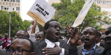 Fuel price hike protests turn deadly in Kenya (VIDEOS)