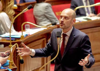 French presidential hopeful pushes to end Russia sanctions