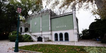 Venice Biennale jury resigns citing ICC cases against Russia and Israel