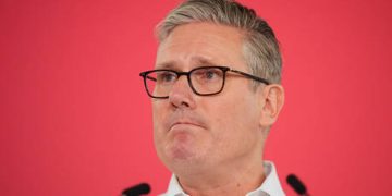 Britain expands Hormuz mission as Starmer faces calls to quit