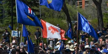 Canadian PM warns oil-rich province against Brexit-style split