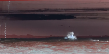 Russian officials inspect LNG tanker allegedly struck by Ukraine near Malta (VIDEO)