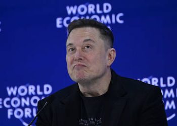 SpaceX pulls off record-breaking IPO