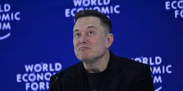 SpaceX pulls off record-breaking IPO