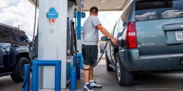 European drivers cutting down on fuel amid Iran war