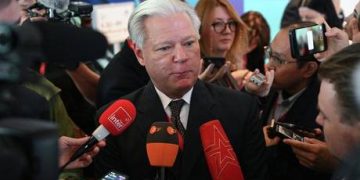 US House squeezes through Russia sanctions bill